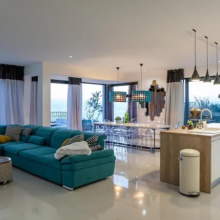 Villa Tres Chic