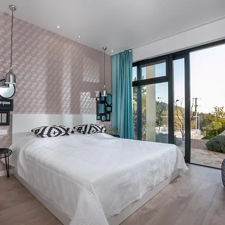 Tres Chic Villa