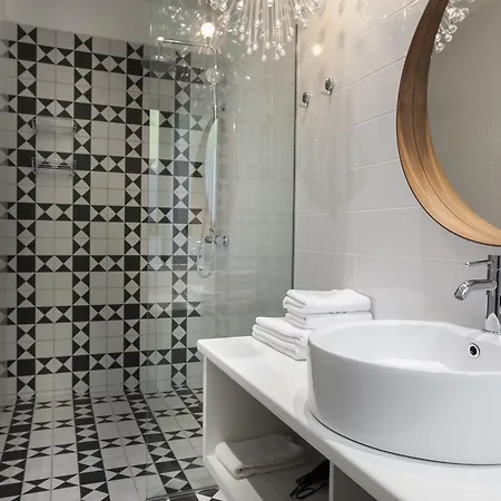 Tres Chic Villa *