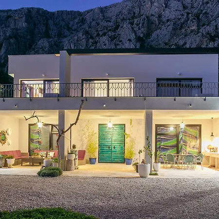 Tres Chic * Makarska