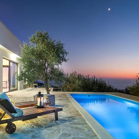 Tres Chic Villa *