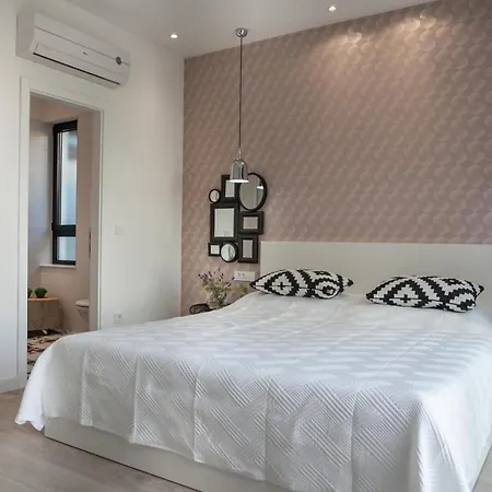 Tres Chic