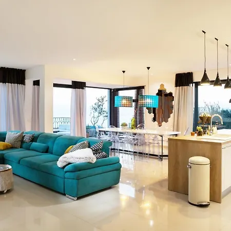 Tres Chic Villa *
